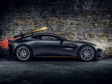 Aston Martin Vantage i DBS Superleggera 007